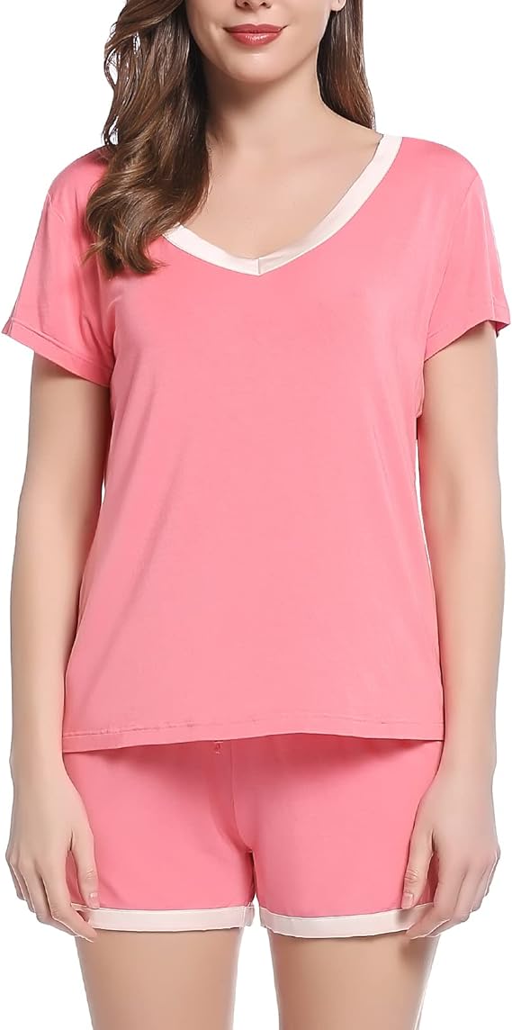 6 Best Cooling Pajamas for Menopause (+ Buying Guide)